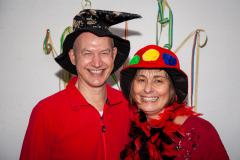 1U9B9056-Frank-mit-Fr.-Rieger-naerrisch-behuetet