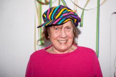 1U9B9100-naerrisch-behuetet