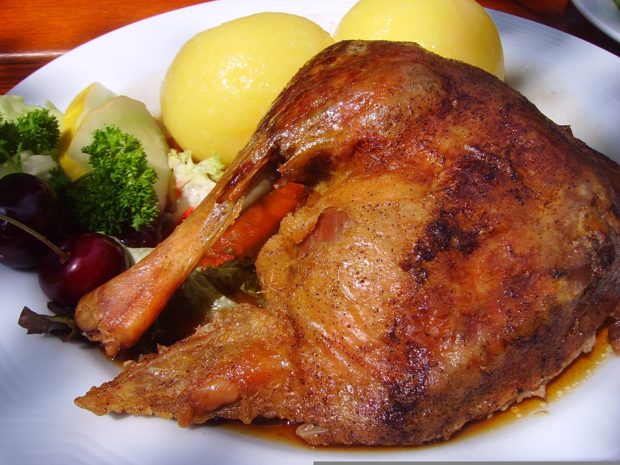 Mehr über den Artikel erfahren Gänsekeulen im Café am Wald